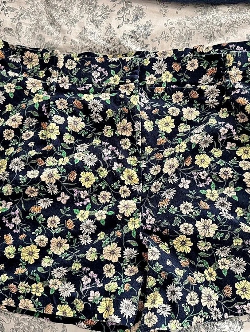 LOFT Floral High-Waist Shorts Size 18- like new
